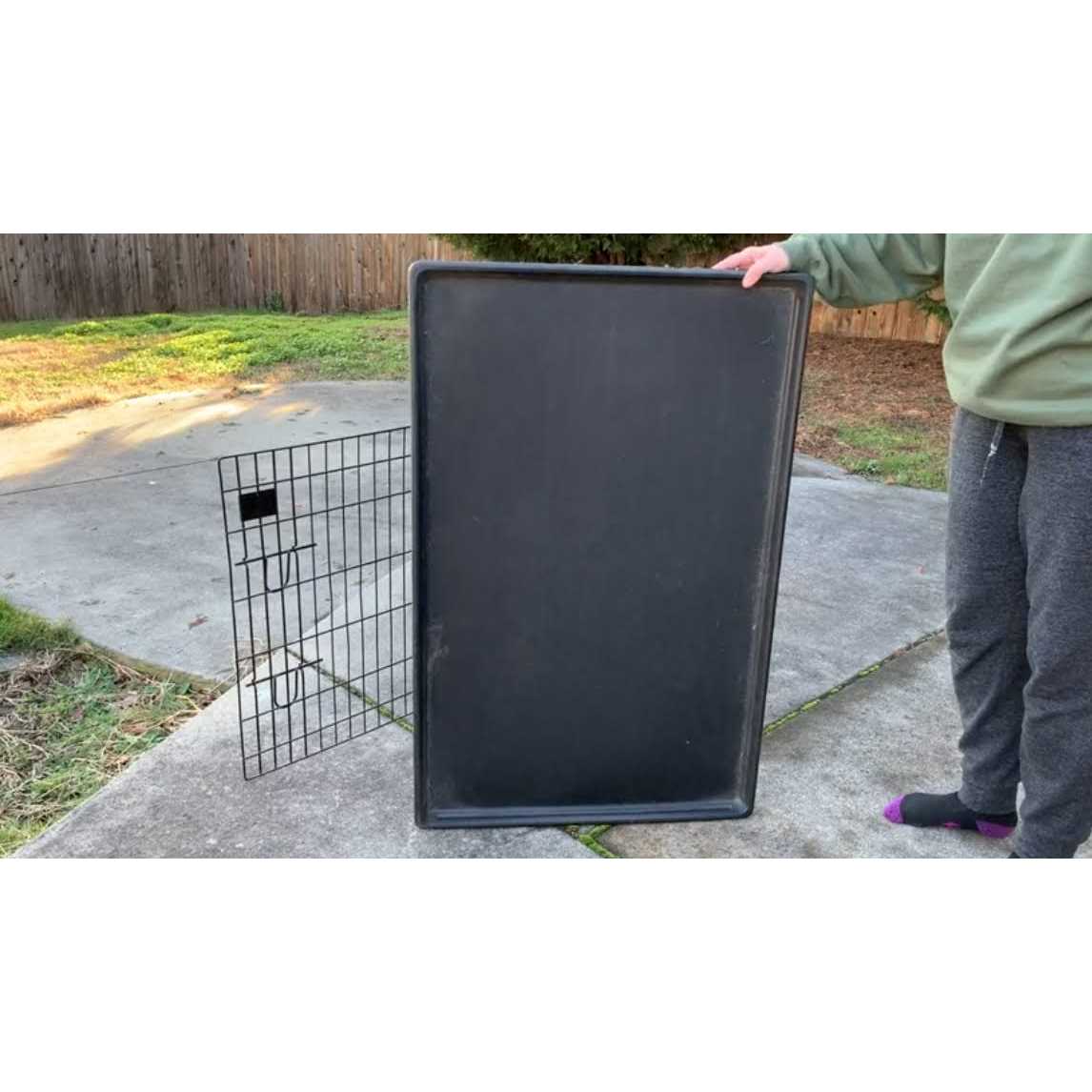 Medium 24 Inch Plastic Replacement Tray for Dog Crate N4194