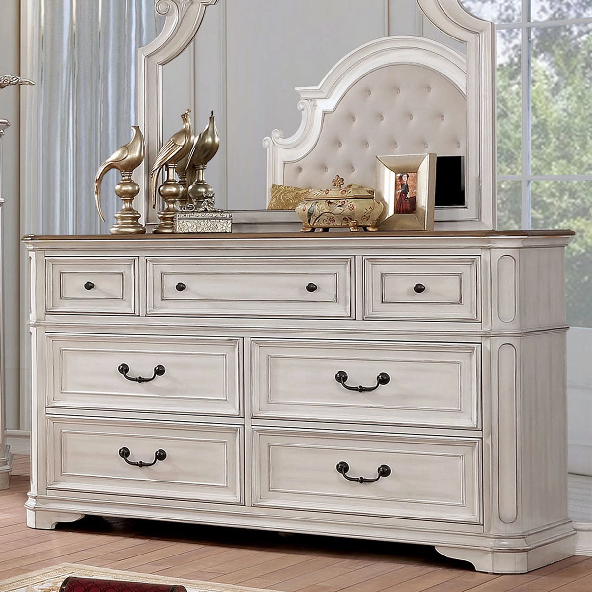 Antique White 7-Drawer Dresser W590532