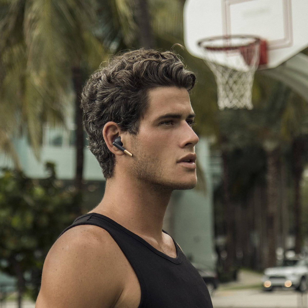 White Earbuds O788924