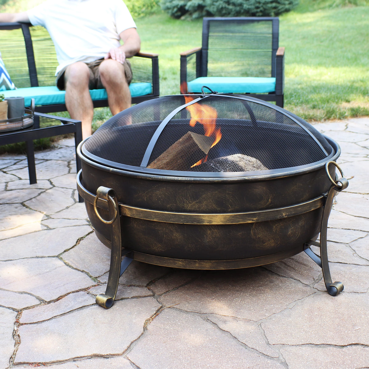 Outdoor Cauldron Fire Pit with Spark Screen Y544