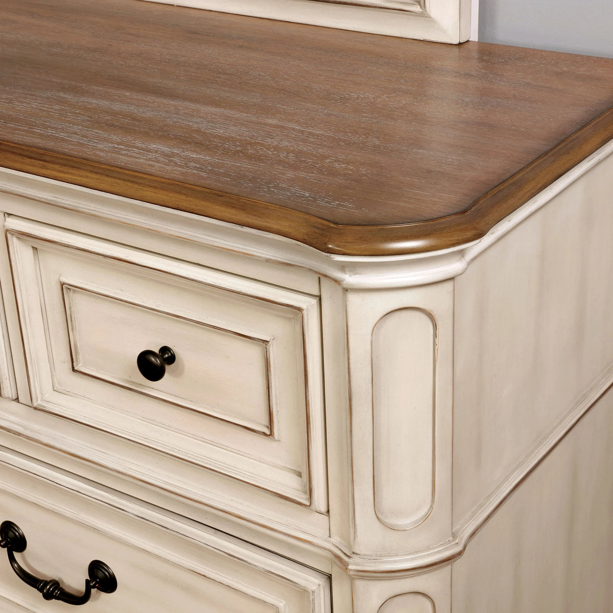 Antique White 7-Drawer Dresser W590532